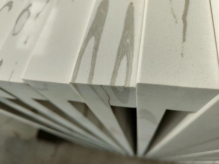 Calacatta-Polished-Kitchen-Cabinet-Countertops-Island-Worktop-Table-Tops-Artificial-Stone-Slab-Quartz.webp (2)(001)
