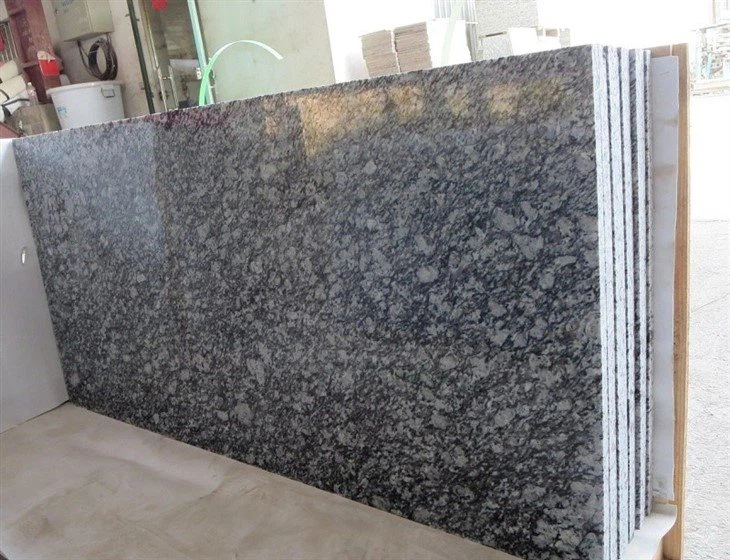 Polished-Natural-Spray-White-Granite-Tiles-for-Interior-Flooring-and-Walling.webp (5)